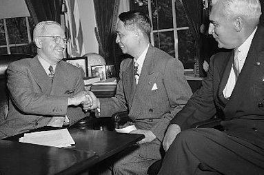 Truman with Philippine and American diplomats